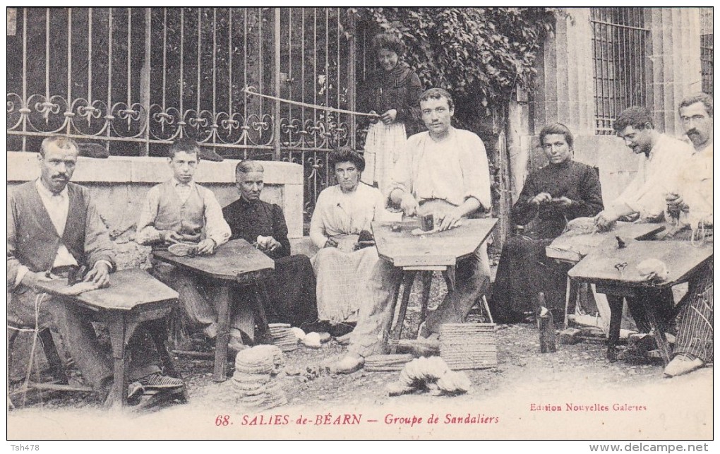 64---SALIES DE BEARN---groupe De Sandaliers---voir 2 Scans - Salies De Bearn