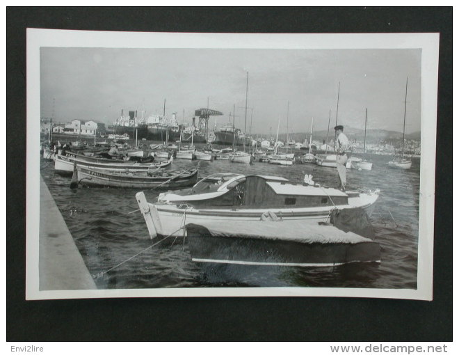 Ref5382 NIK Photographie Véritable N&b De Bateaux Dans Le Port De La Ciotat Août 1956 - Côte D'Azur - Bateaux