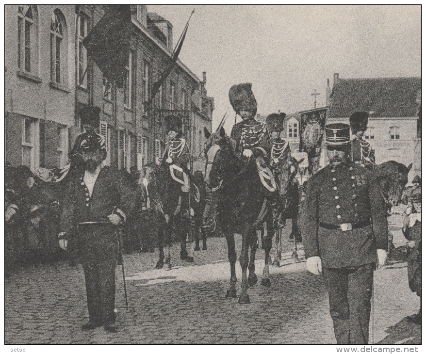 Gendarmes Cavaliers En Avant-garde à La Procession De Furnes / Veurne ( Voir Verso ) - Police - Gendarmerie