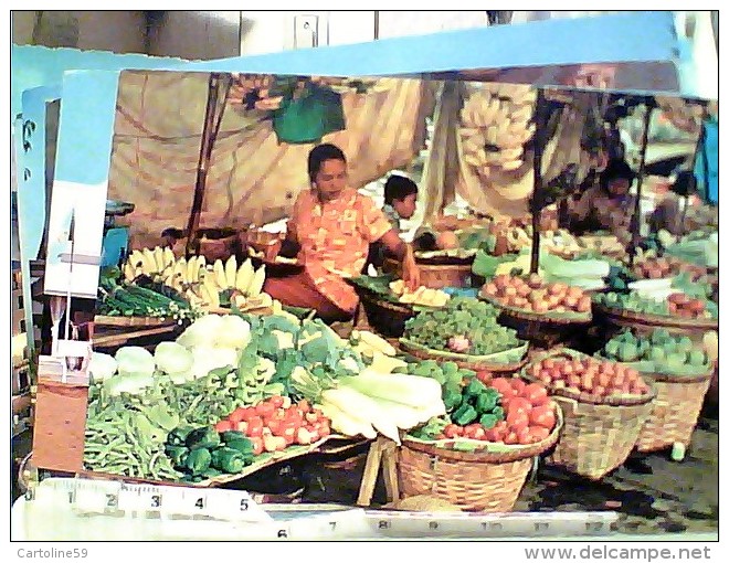 THAILAND MARKET VENDORS LAVORO DONNE WOMAN FRUITS IN TE KLONG   N1975 FN3471 - Tailandia