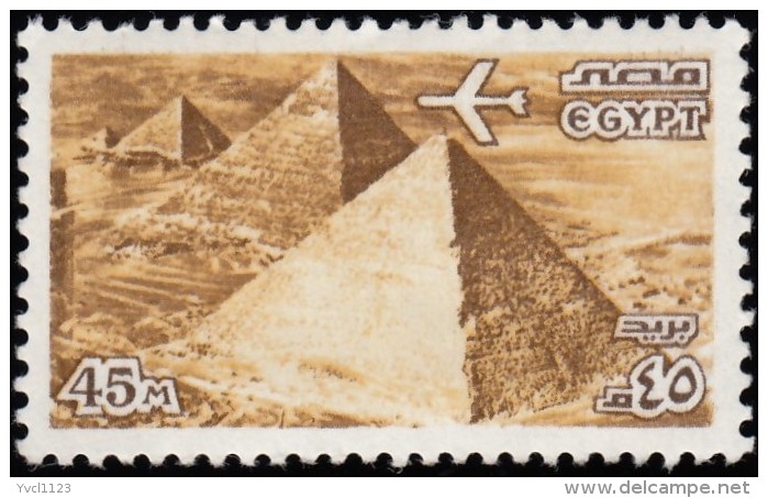 EGYPT - Scott #C171 Plane Over Giza / Mint NH Stamp - Posta Aerea