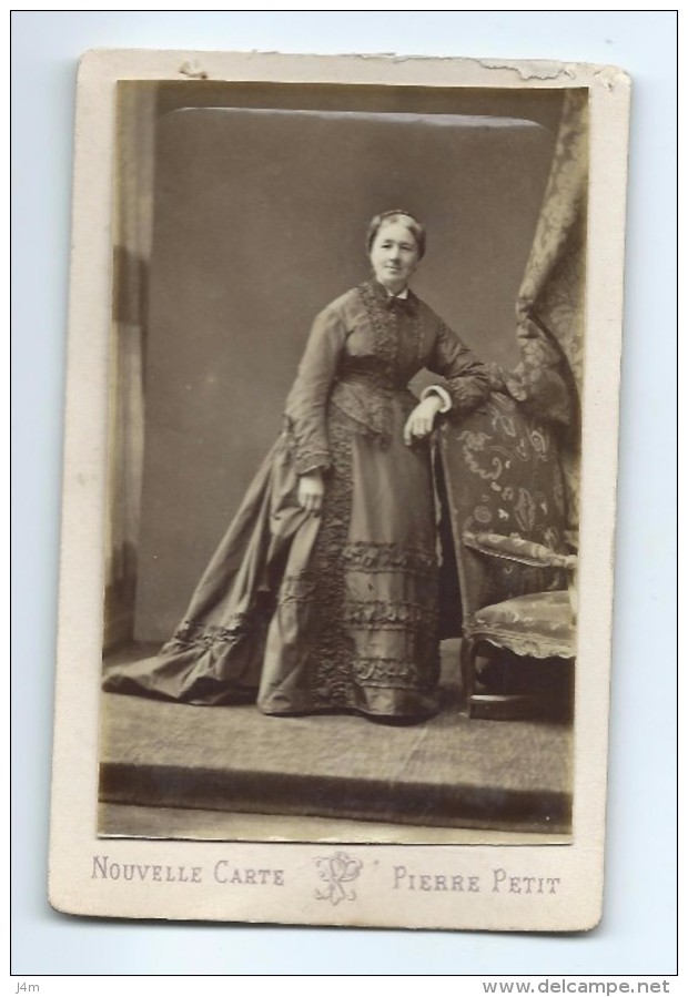 Ancienne PHOTO Circa 1870 De Pierre PETIT, Place Cadet à PARIS (75): FEMME De La Bourgeoisie MODE, TOILETTE - Anciennes (Av. 1900)