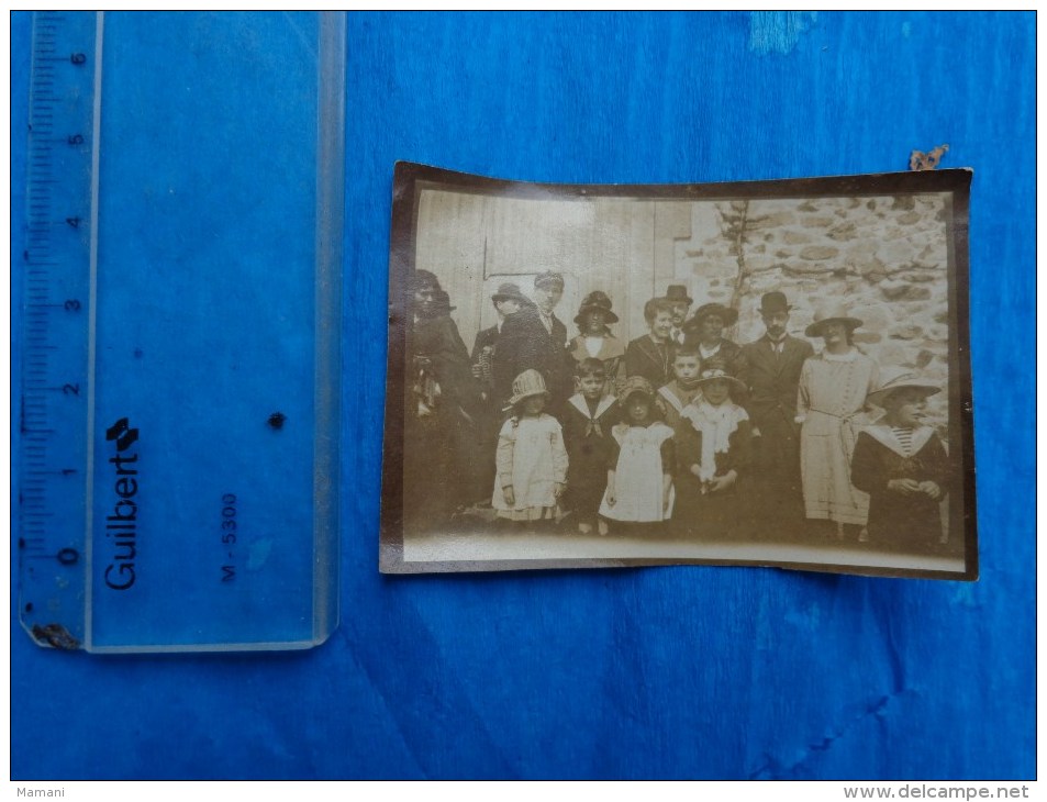 Petite Photo De Famille  Personnages Avec Chapeau Haut De Forme-enfants (en Habits Du Dimanche) - Anonymous Persons