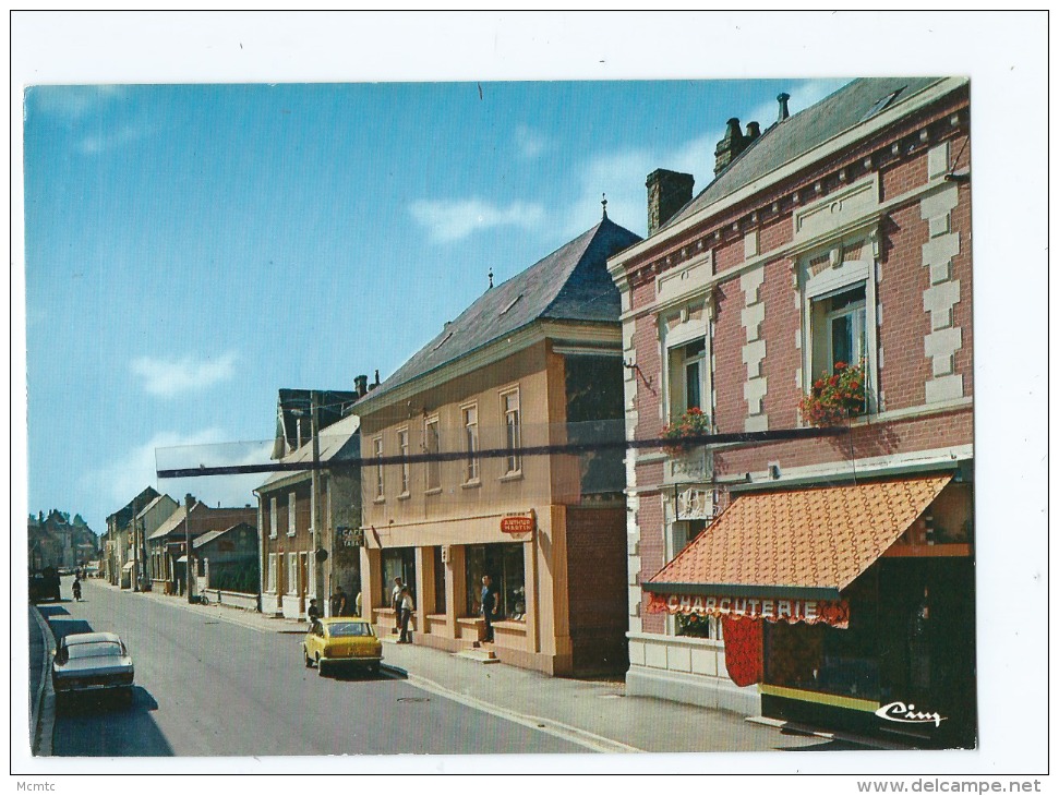 CPM  -  St Ouen  - Rue De La République   (Saint Ouen )  -Café Charcuterie - Saint Ouen