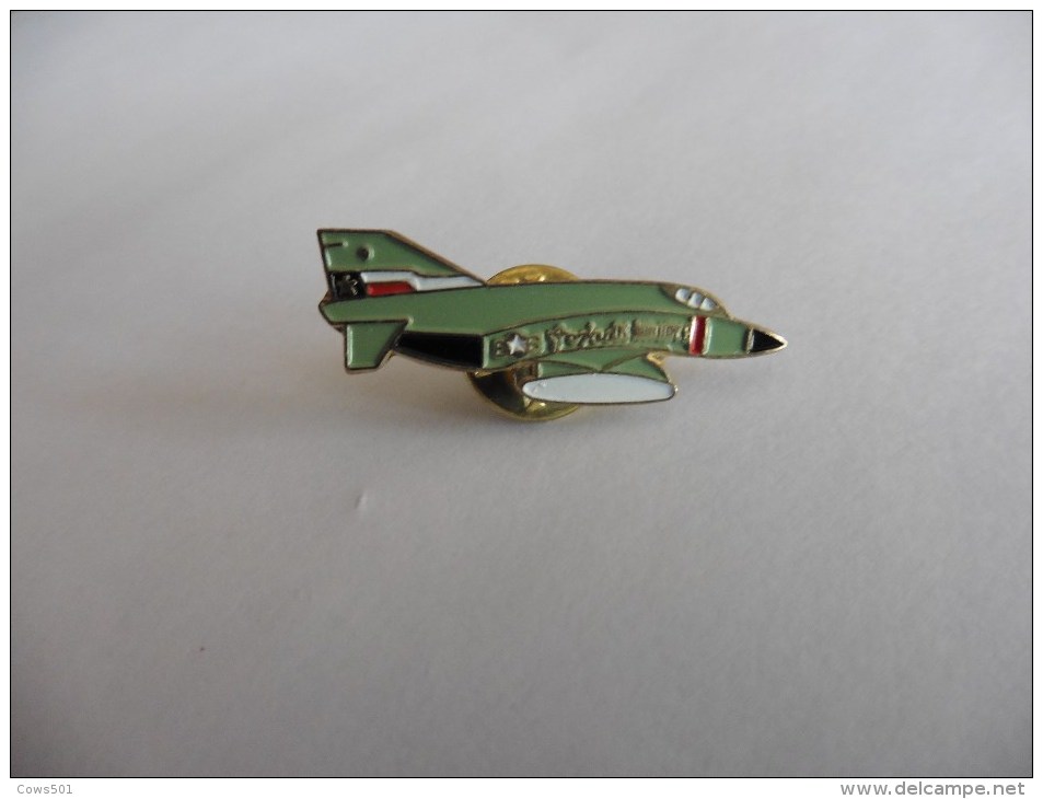 Pin's :Avion De Chasse - Avions