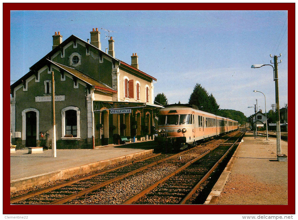 LE RAIL USSELLOIS - En Gare De Vieilleville  - N°146  -   ( Scan Recto Et Verso ) - Bahnhöfe Mit Zügen