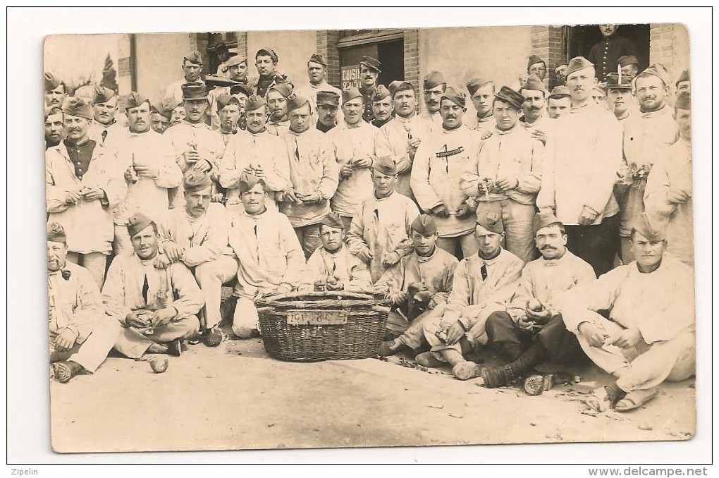 Carte-Photo Militaires Du 6ème Régiment D´Infanterie Les Pluches - Altri & Non Classificati