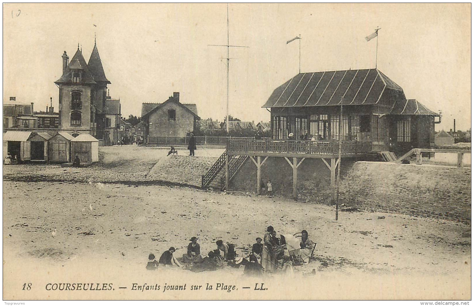 14 COURSEULLES ENFANTS JOUANT SUR LA PLAGE LL - Courseulles-sur-Mer