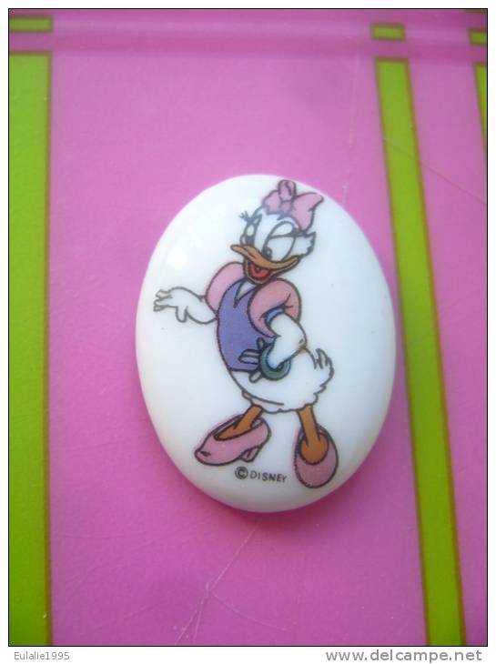 Fève Serie Disney Mickey Et Minnie 1991  Chromo Sur Porcelaine : DAISY - Disney