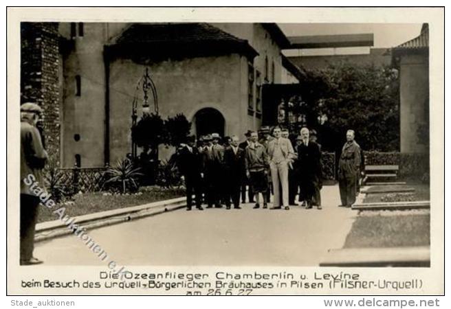 Fliegerasse (WK I) Piloten Die Ozeanflieger Chamberlin U. Levine Beim Besuch Urquell Pilsen Foto AK I-II - Unclassified