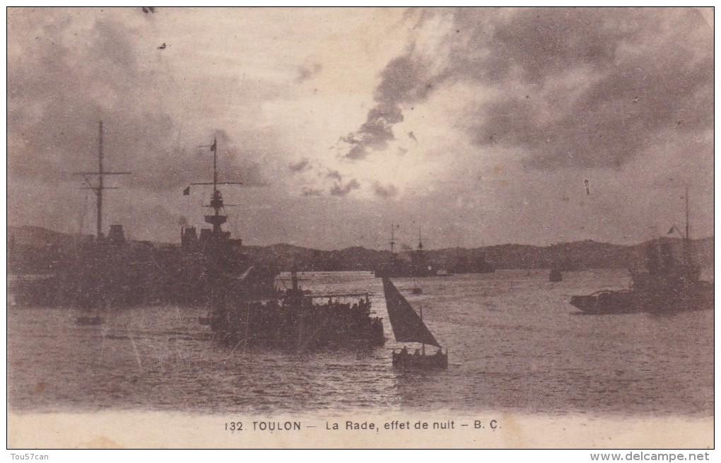 TOULON - VAR   (83)   -  PEU COURANTE CPA  ANIMEE. - Toulon