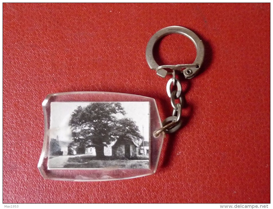 PORTE-CLEF - Souvenir De PRESGAUX - Porte-clefs