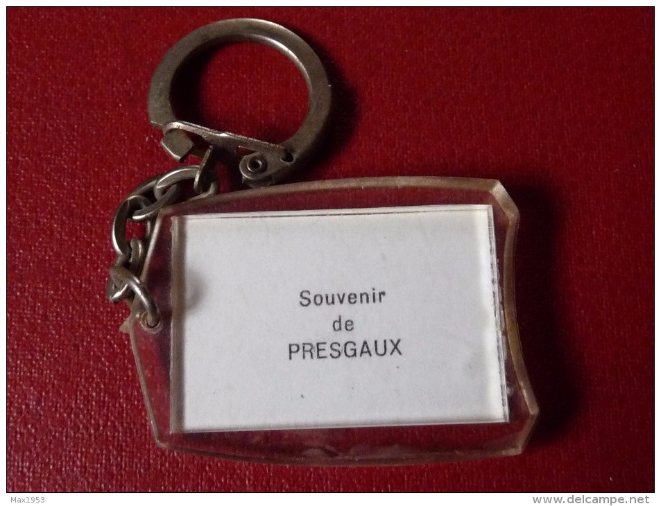 PORTE-CLEF - Souvenir De PRESGAUX - Porte-clefs