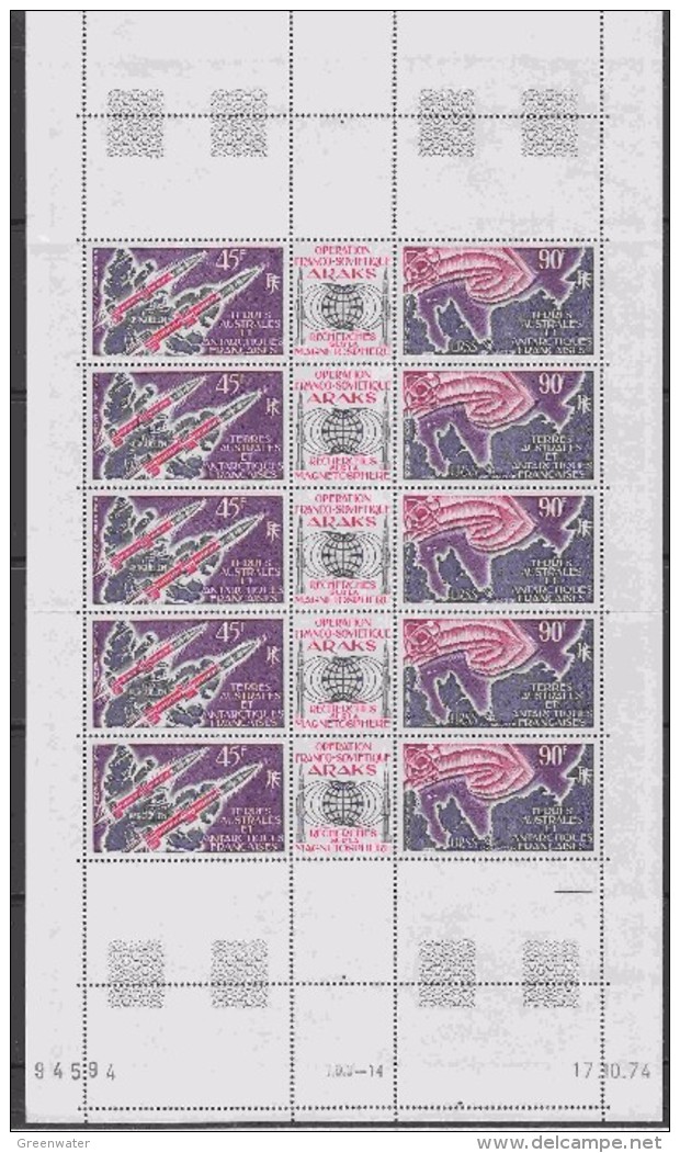 TAAF 1975 Araks / Space Strip 2v + Label Sheetlet (1x Folded In Margin)   ** Mnh (TA138B) - Unused Stamps