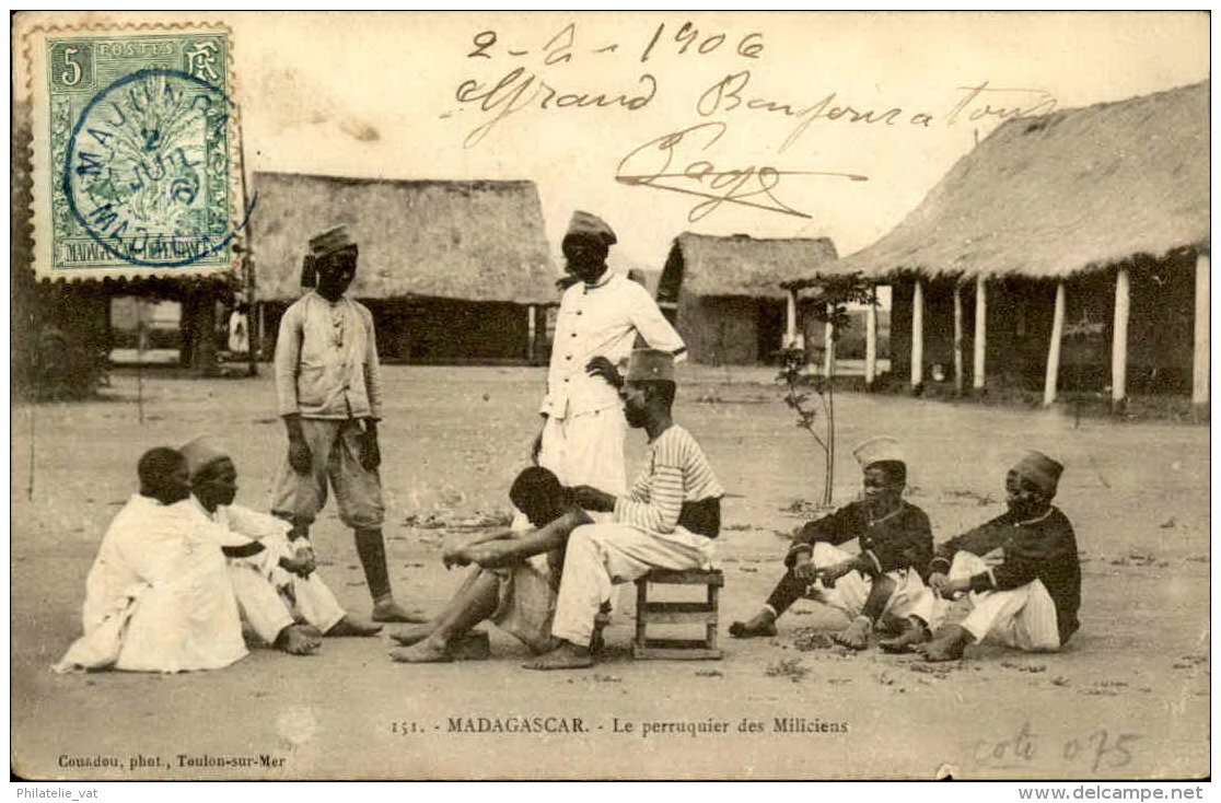 MADAGASCAR - Le Péruqier Des Miliciens - Thèmatique Coiffeur - A Voir - P20270 - Madagascar