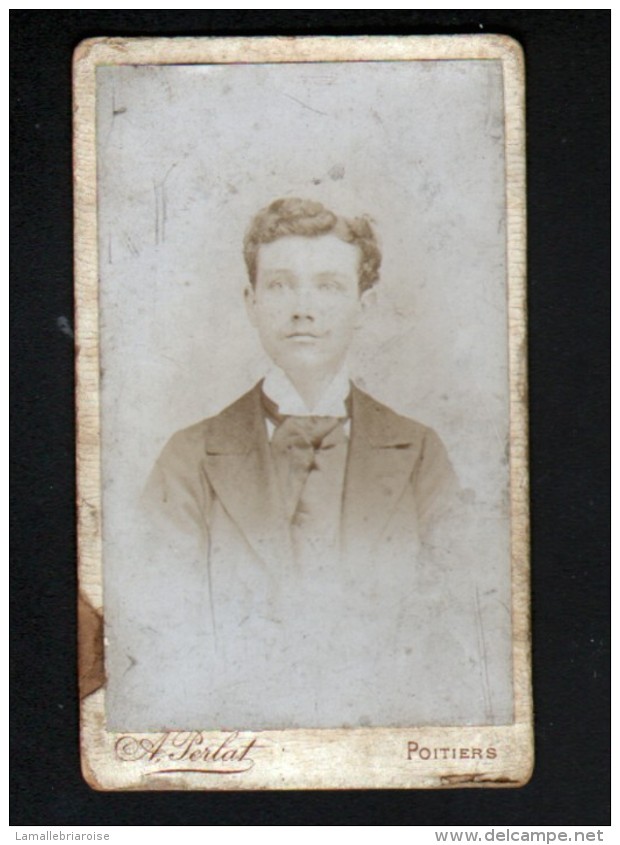 PHOTOGRAPHE A. PERLAT , POITIERS, 6 X 9 Cm, PORTRAIT D'HOMME - Personnes Anonymes