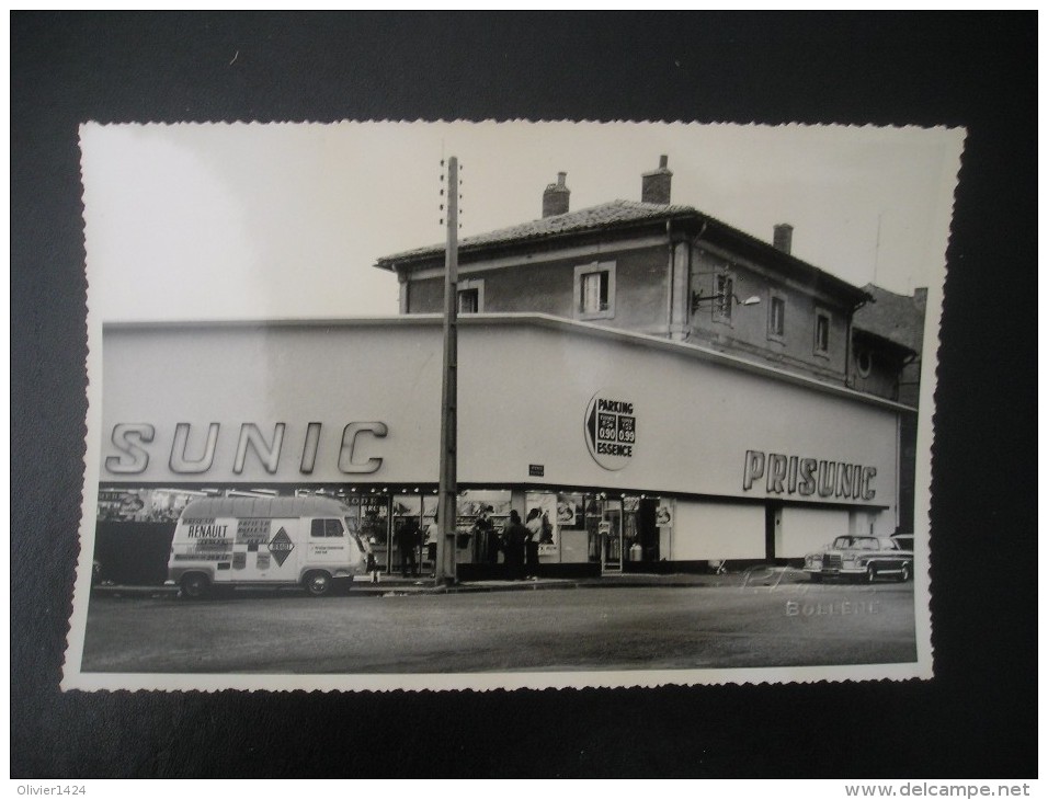 Bollène-3  Photos : 18 X 11,5 Cm -STATION SERVICE-POMPISTE-OUVERTURE DU PRISUNIC-4L-ESTAFETTE RENAULT  PUBICITAIRE - Lieux