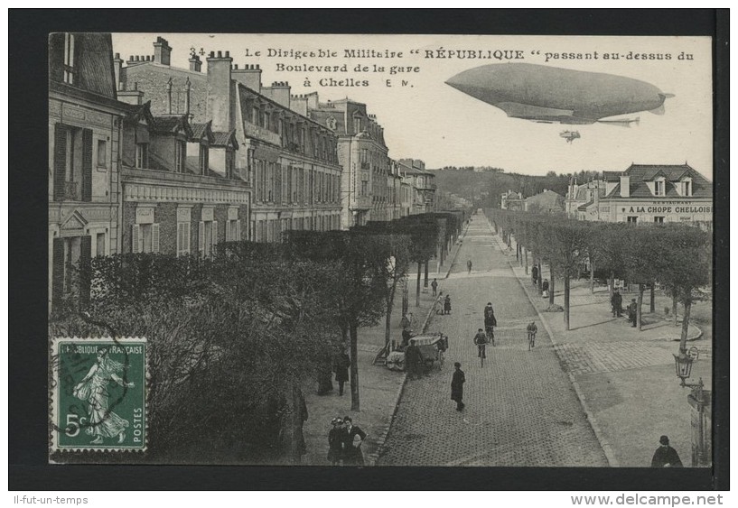 77 CHELLES - Le Dirigeable Militaire "REPUBLIQUE" Passant Au Dessus Du Boulevard De La Gare - Chelles