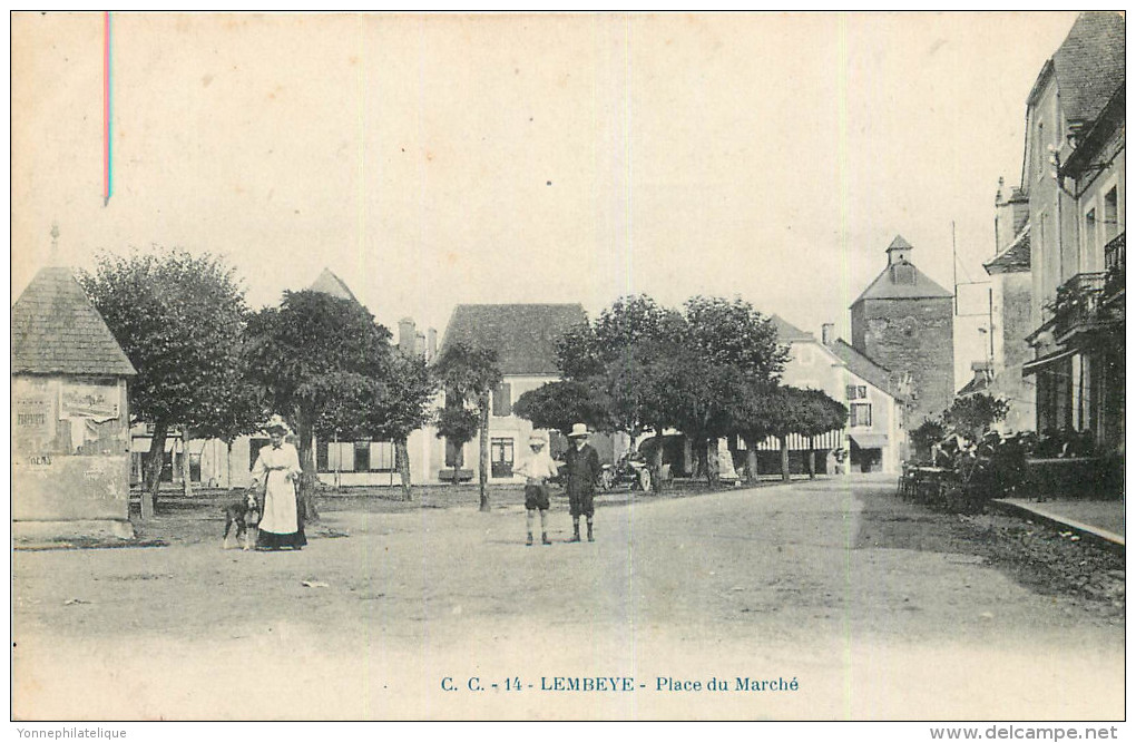 64 - PYRENEES ATLANTIQUES - Lembaye - Place Du Marché - Lembeye