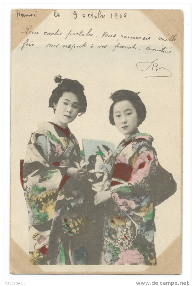 Deux Jeunes Femmes Japonaises En Kimono Traditionnel - Geishas - Colorisée - Carte Postée D´Hanoï En 1905 - Autres & Non Classés