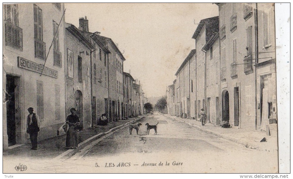 LES ARCS AVENUE DE LA GARE GENDARMERIE NATIONALE ANIMEE CHIENS - Les Arcs