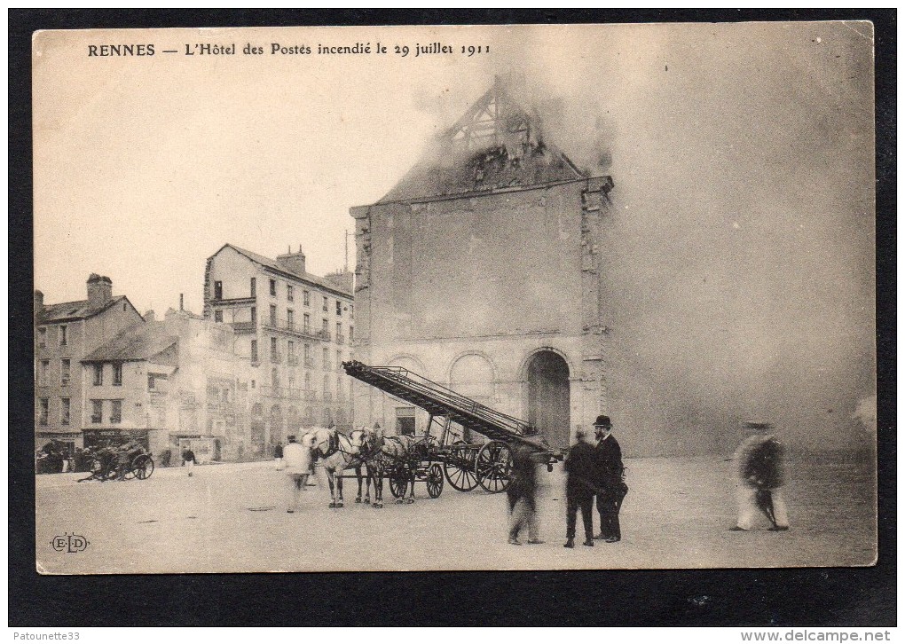 35 RENNES L' HOTEL DES POSTES INCENDIE LE 29 JUILLET 1911 BELLE ANIMATION GRANDE ECHELLE A CHEVAUX DES POMPIERS - Rennes