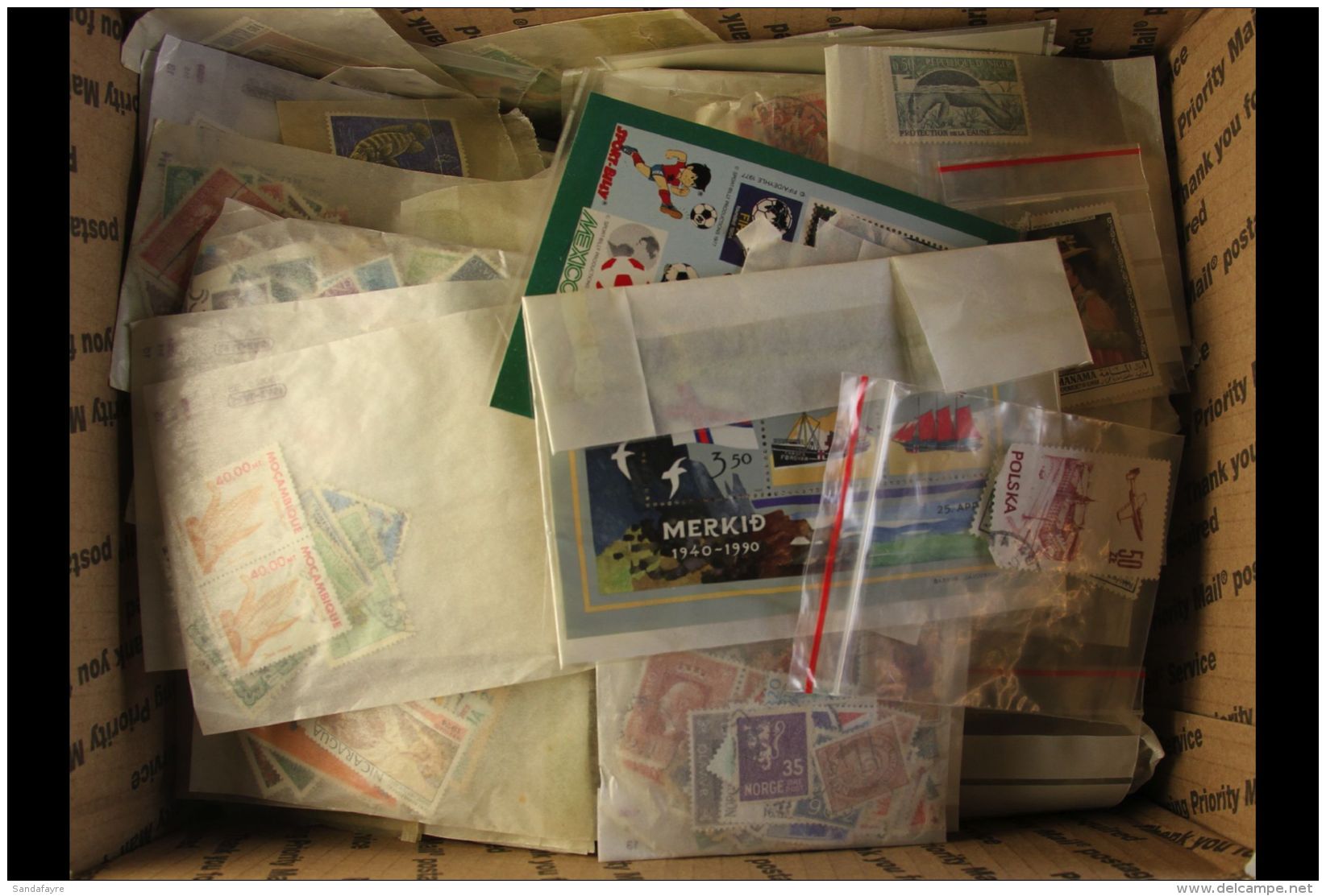 GLASSINE WORLD SORTER An Unchecked Pile Of Glassine Envelopes &amp; Plastic Packets In A Small Box. All Period,... - Altri & Non Classificati