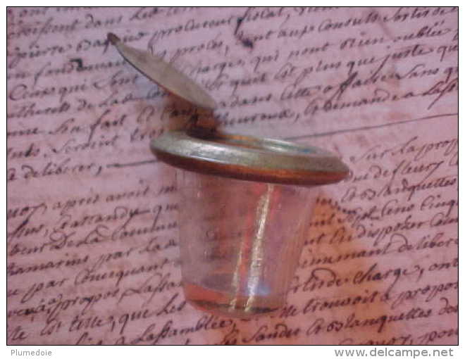 ANCIEN ENCRIER En Verre Soufflé COUVERCLE METAL Pour PUPITRE ECOLE , OLD INK BOTTLE   Prix Fixe - Encriers