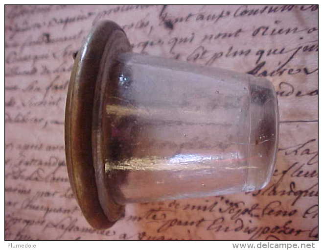 ANCIEN ENCRIER en verre soufflé COUVERCLE METAL pour PUPITRE ECOLE , OLD INK BOTTLE   Prix Fixe