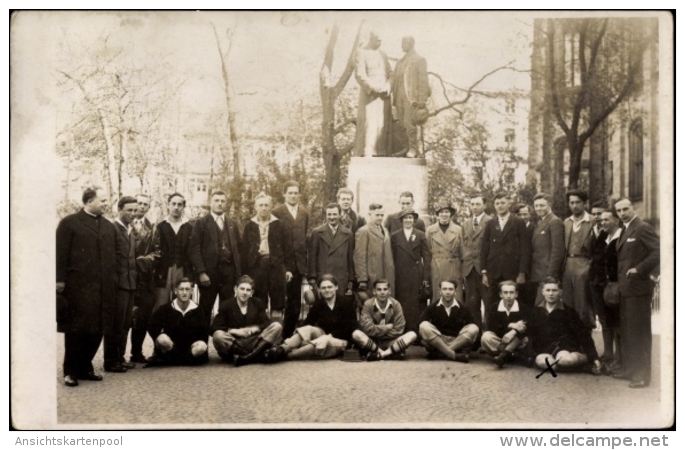 Photo Cp Kohlscheid Herzogenrath In Nordrhein Westfalen, Gruppenfoto Vor Dem Kolping Denkmal - Sonstige & Ohne Zuordnung