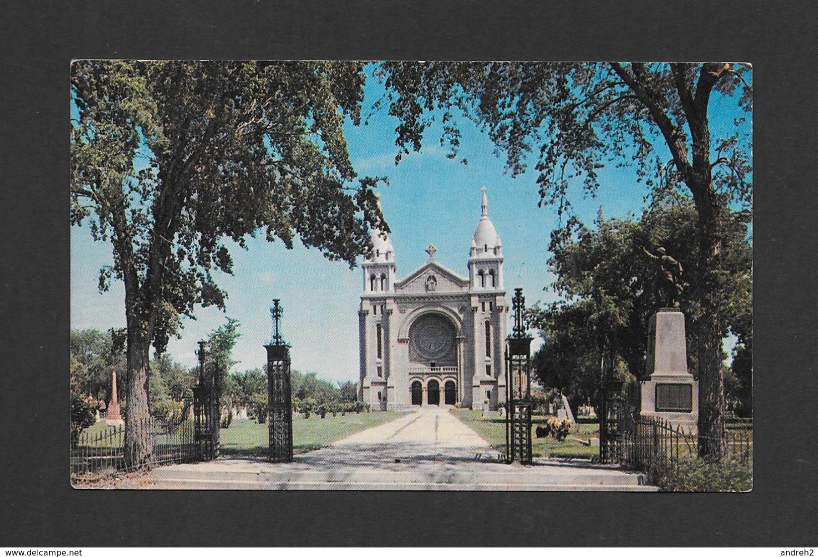 ST BONIFACE - NEAR WINNIPEG - MANITOBA - ST BONIFACE CATHEDRAL - PUBLISHED BY GOLDIN - Andere & Zonder Classificatie