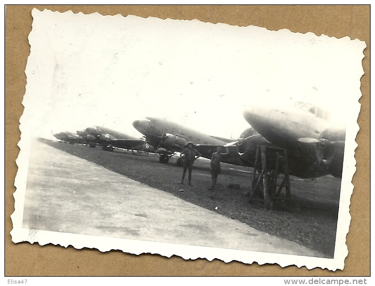 INDOCHINE LE  10  JUIN    1947   SUR  LA  PISTE FAN SON CI CHUT (  VOIR  SCANNE  DU  DOS ) - Aviation