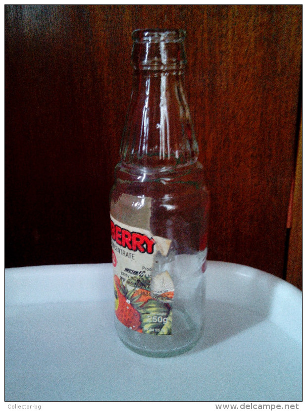 RARE NATURAL JUICE BOTTLE 1960-70 STRAWBERRY 1:12 0.250LITRE COLLECTABLE LABEL BULGARIA - Soda