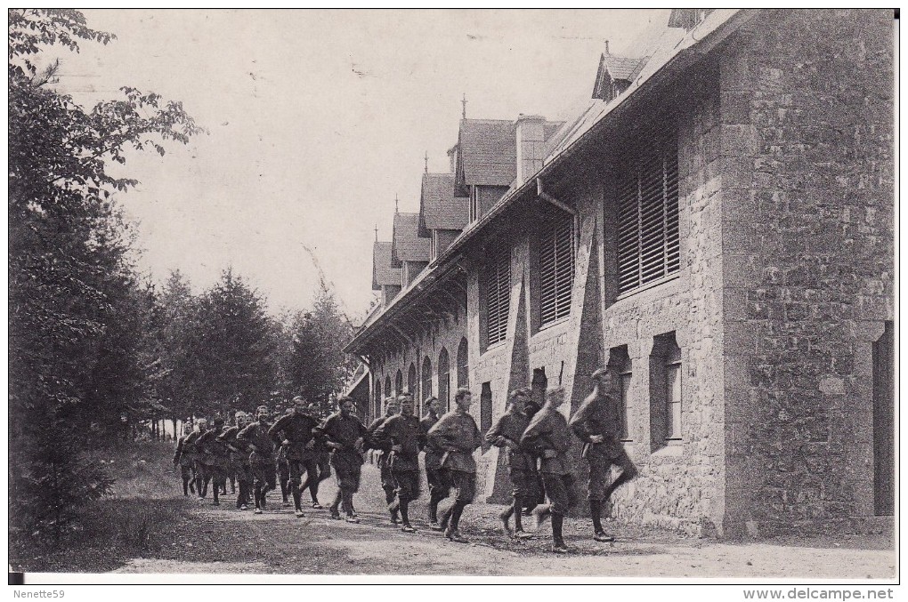 MAREDSOUS -- Ecole De Métiers D' Art -- Aile Des Ateliers Très Animé - Anhée