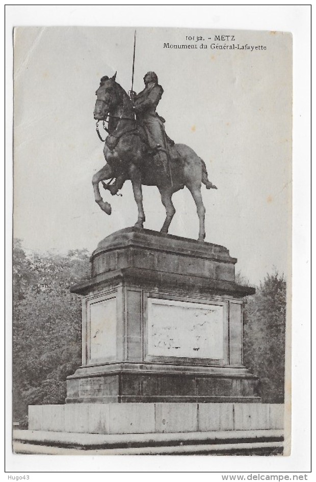 METZ - N° 10132 - MONUMENT DU GENERAL LAFAYETTE - PLIS ANGLE HAUT A GAUCHE - CPA NON VOYAGEE - Metz