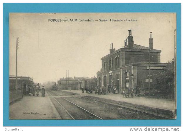 CPA Chemin De Fer Arrivée Du Train En Gare De FORGES LES EAUX 76 - Forges Les Eaux