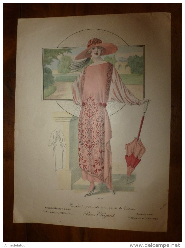 1922  Grande Gravure De Mode  PARIS ELEGANT (robe D'après-midi, Pl 322) , Editeur Gaston Drouet, Dimensions 38cm X 27cm - Lithographies