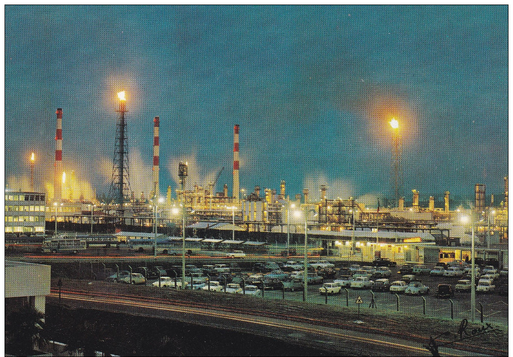 CPM  De  LACQ  (64)  -  Vue Générale De Nuit De L' Usine De La Sté Nle Des Pétroles D´ Aquitaine    //  TBE - Lacq