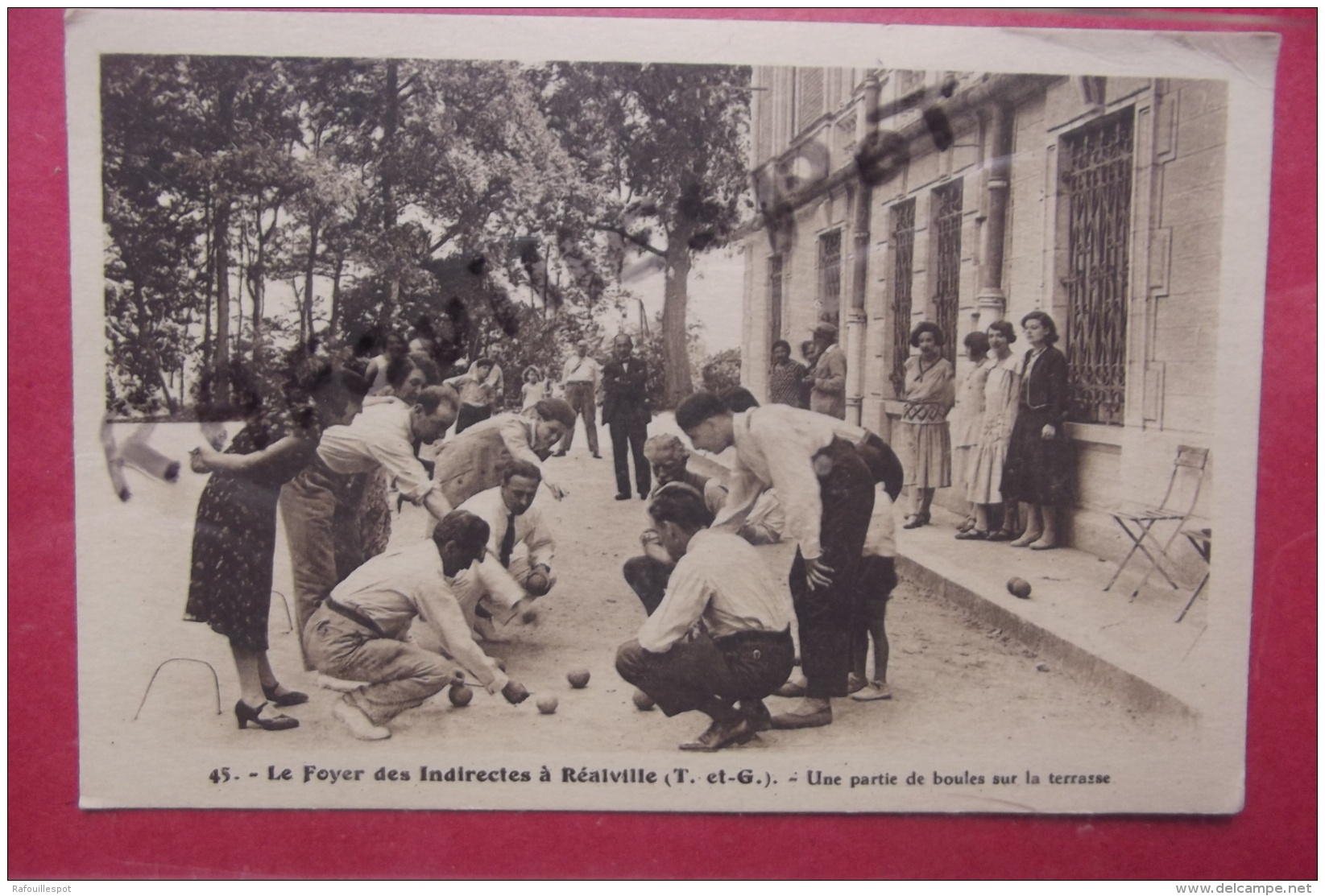 C P  Realville Le Foyer Des Indirectes Une Partie De Boules Sur La Terrasse - Boule/Pétanque