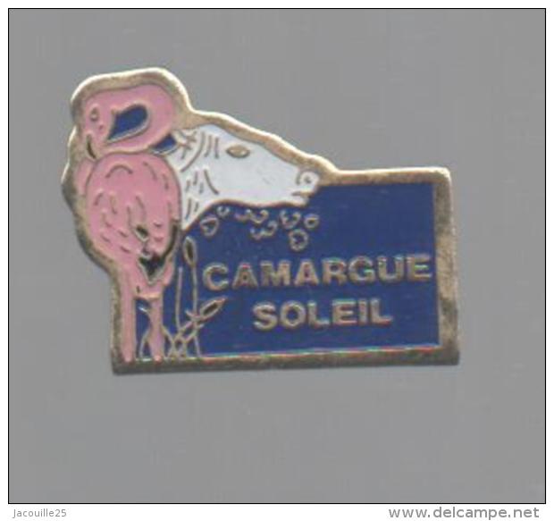 PINS PIN'S VILLE REGION SUD EST  CAMARGUE BOUCHES DU RHONE SOLEIL FLAMANT ROSE VACHE TAUREAU - Villes