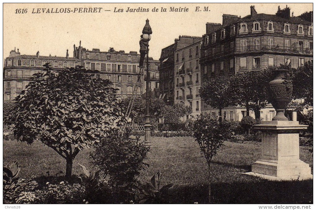 DPT 92 LEVALLOIS-PERRET Les Jardins De La Mairie - Levallois Perret