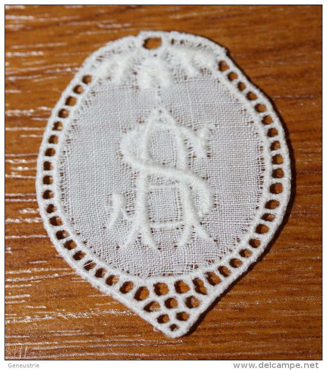 Pendentif Religieux Scapulaire En Broderie Dentelle Ancienne "SA (Sainte Anne)" Religious Medal - Religion & Esotericism