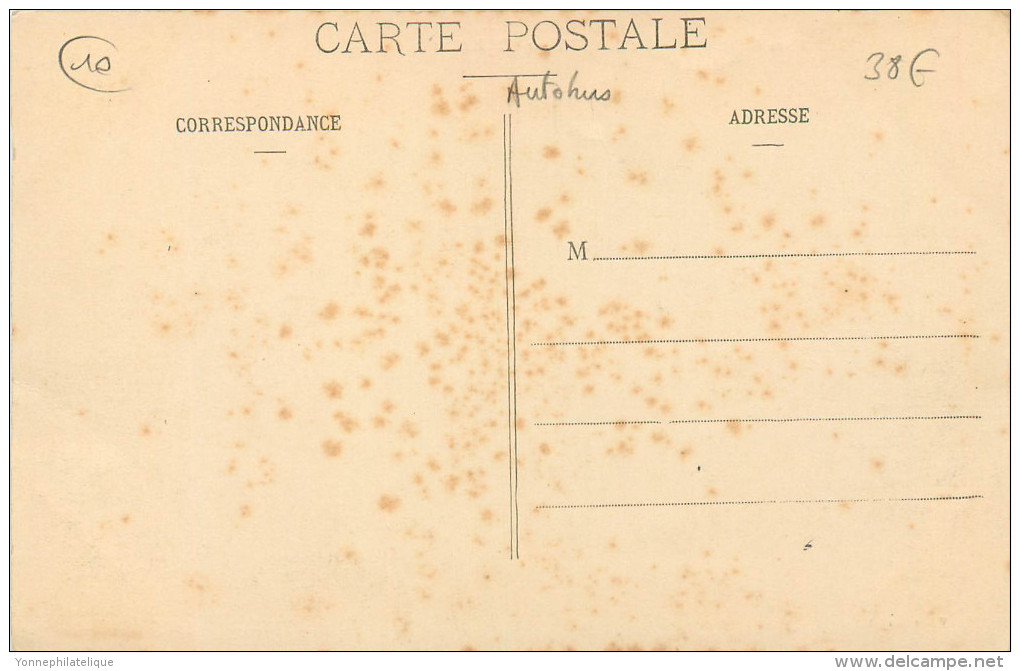 10 - MERY Sur SEINE - Place Croala - Autobus - Autres & Non Classés