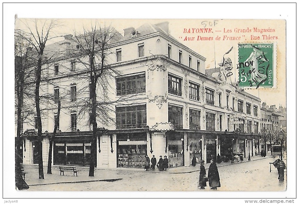 BAYONNE  (cpa 64)  Les Grands Magasins "Aux Dames De France"  Rue Thiers - - Bayonne