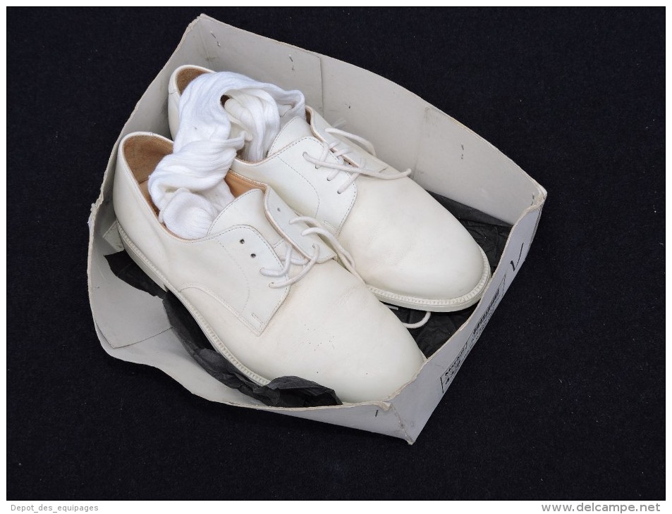 BELLE PAIRE CHAUSSURES REGLEMENTAIRES BLANCHES  EN CUIR #.2