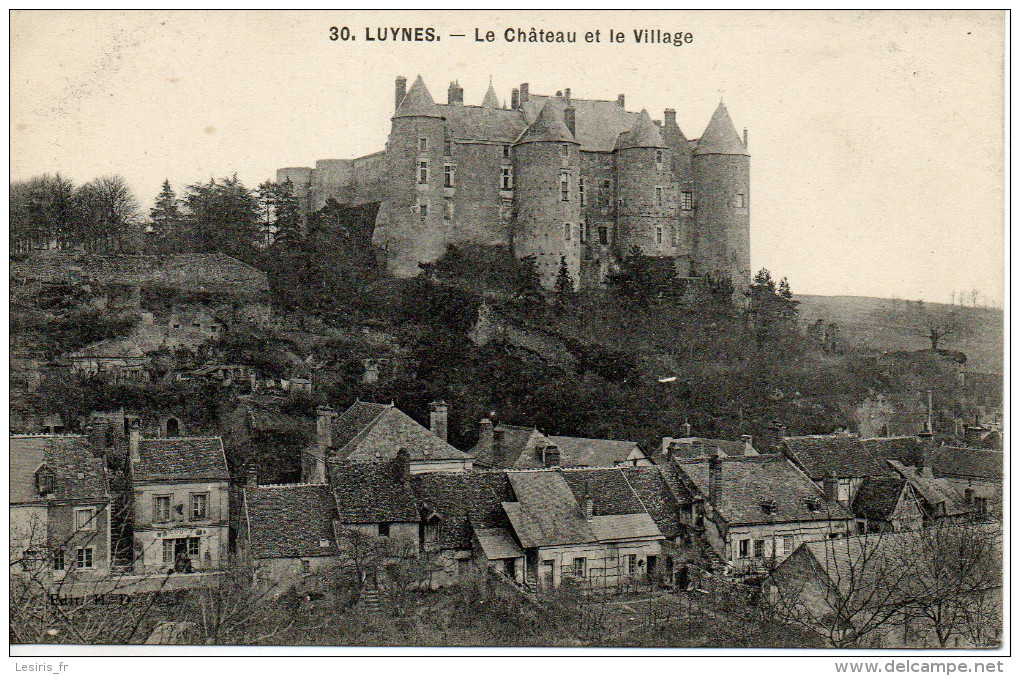 CPA - LUYNES - LE CHATEAU ET LE VILLAGE - 30 - T. B. E. - - Luynes