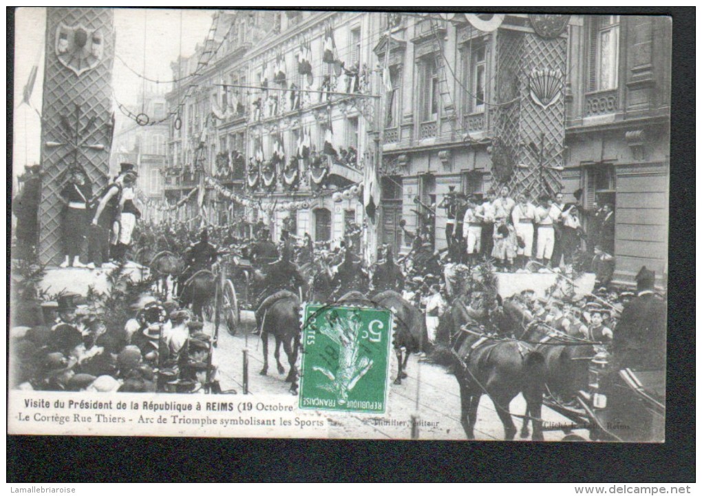 51, VISITE DU Pdt DE LA REPUBLIQUE A REIMS, LE CORTEGE RUE THIERS, ARC DE TRIOMPHE SYMBOLISANT LES SPORTS - Reims