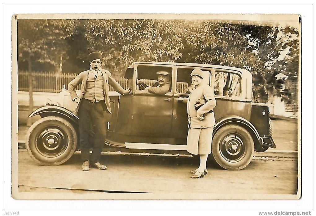 VIEILLE VOITURE à BLIDA En 1929 .   - CARTE PHOTO - -    -  L 1 - Autres & Non Classés