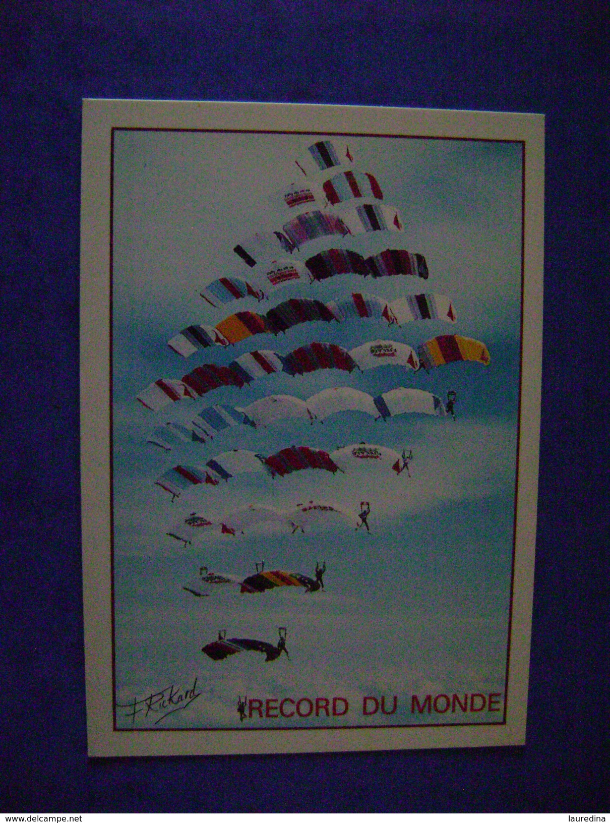 CPM SPORTS - PARACHUTISME -  PHOTO DE F. RICKARD - RECORD DU MONDE DE VOILE CONTACT -36 PARAS FRANÇAIS LYON-BRON 15/5/88 - Paracaidismo