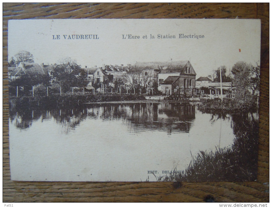 27 - Le Vaudreuil : L' Eure Et La Station électrique - Le Vaudreuil
